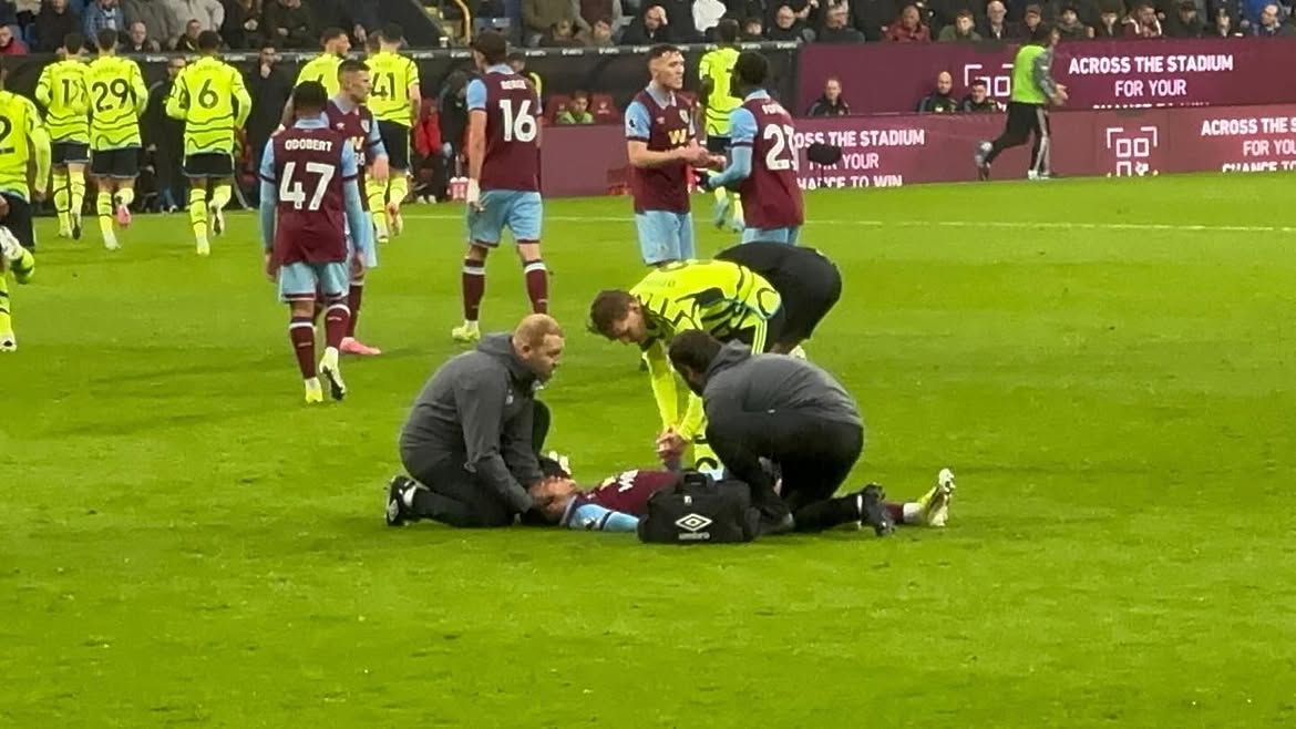 Treating a Burnley player in a game vs Arsenal in English Premier League 2024.#arsenal #burnley